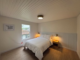 The Ours at Geneva on the Lake