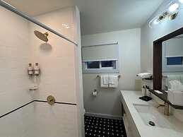 The Ours at Geneva on the Lake