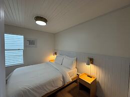 The Ours at Geneva on the Lake