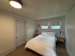 The Ours at Geneva on the Lake