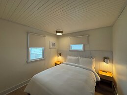 The Ours at Geneva on the Lake