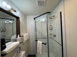 The Ours at Geneva on the Lake