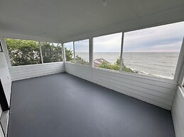 The Ours at Geneva on the Lake