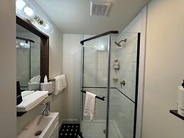 The Ours at Geneva on the Lake