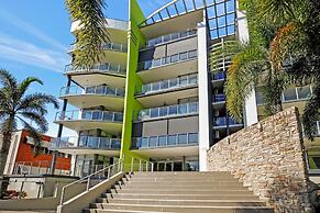 Pool View City Centre Apartment 202