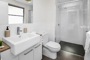 Pool View City Centre Apartment 202