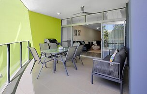 Pool View City Centre Apartment 202