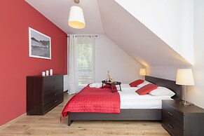 Czarnochowice House by Renters