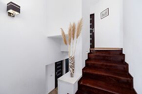 Czarnochowice House by Renters