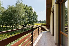 Czarnochowice House by Renters