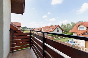 Czarnochowice House by Renters