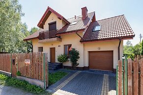 Czarnochowice House by Renters