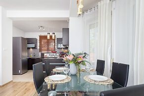 Czarnochowice House by Renters