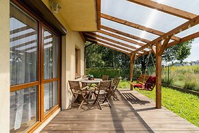 Czarnochowice House by Renters