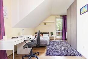 Czarnochowice House by Renters