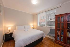 Light 2 Bedroom Apartment in Elwood With Balcony