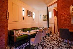 St. Moscow Taksim By Emmy