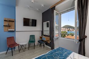 Apartments and rooms Naida