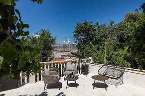 Apartments and rooms Naida