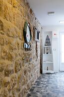 Apartments and rooms Naida