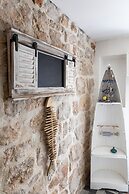 Apartments and rooms Naida