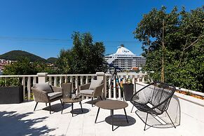 Apartments and rooms Naida