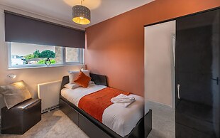 Charming 2-bed Apartment in Windsor - Free Parking