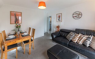 Charming 2-bed Apartment in Windsor - Free Parking