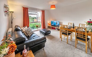 Charming 2-bed Apartment in Windsor - Free Parking