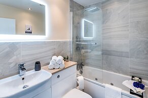 Charming 2-bed Apartment in Windsor - Free Parking