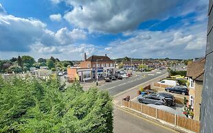 Charming 2-bed Apartment in Windsor - Free Parking