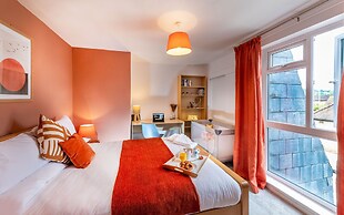 Charming 2-bed Apartment in Windsor - Free Parking