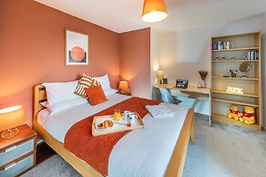 Charming 2-bed Apartment in Windsor - Free Parking