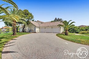 8 Br Villa with Pool & Basketball Court