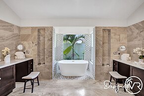 8 Br Villa with Pool & Basketball Court