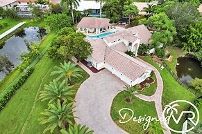 8 Br Villa with Pool & Basketball Court