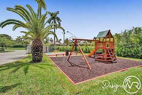 8 Br Villa with Pool & Basketball Court