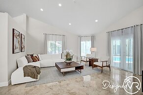 8 Br Villa with Pool & Basketball Court