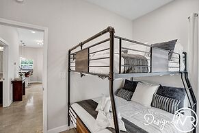 8 Br Villa with Pool & Basketball Court