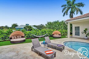 8 Br Villa with Pool & Basketball Court