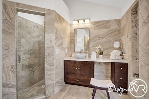 8 Br Villa with Pool & Basketball Court