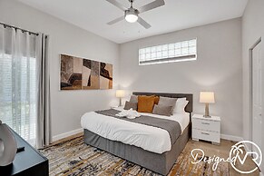 8 Br Villa with Pool & Basketball Court