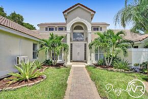 8 Br Villa with Pool & Basketball Court