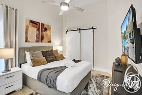 8 Br Villa with Pool & Basketball Court