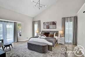 8 Br Villa with Pool & Basketball Court