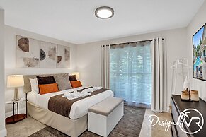 8 Br Villa with Pool & Basketball Court