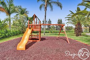 8 Br Villa with Pool & Basketball Court