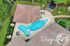 8 Br Villa with Pool & Basketball Court