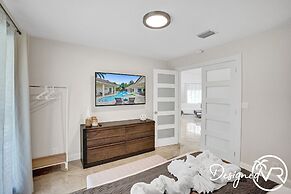 8 Br Villa with Pool & Basketball Court