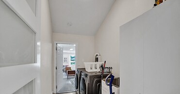 8 Br Villa with Pool & Basketball Court